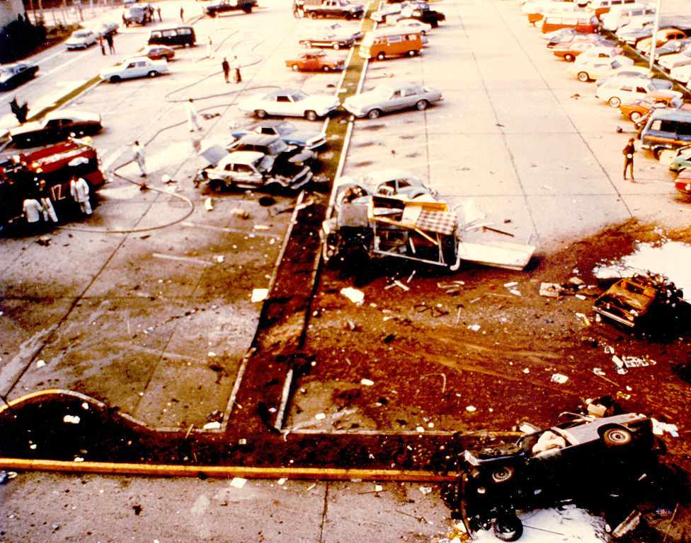 Posljedice bombaškog napada RAF-a 1981. na sjedište američkih zračnih snaga u Europi u zračnoj bazi Ramstein (14 ozlijeđenih).